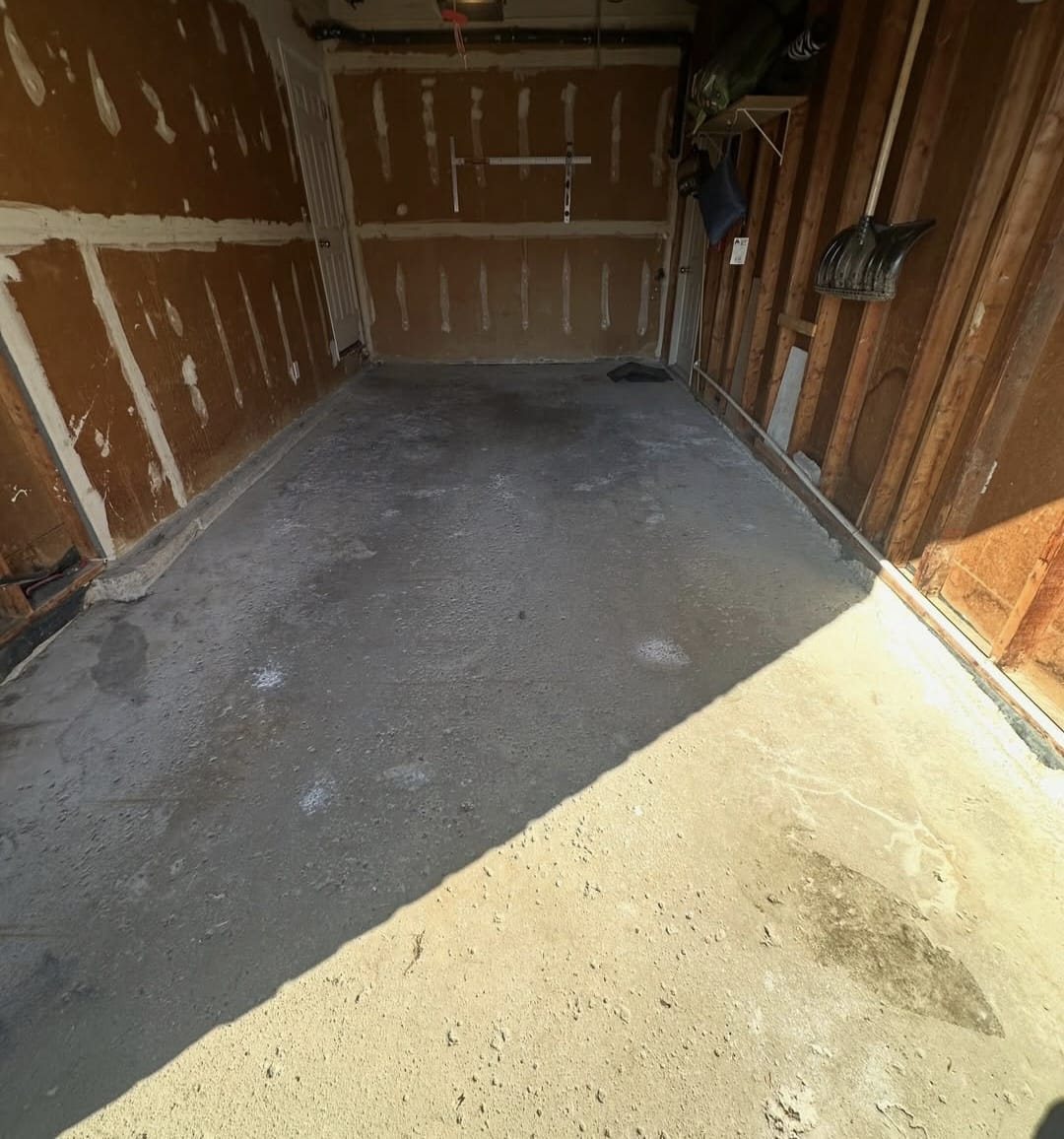 Garage Flake Floor before epoxy