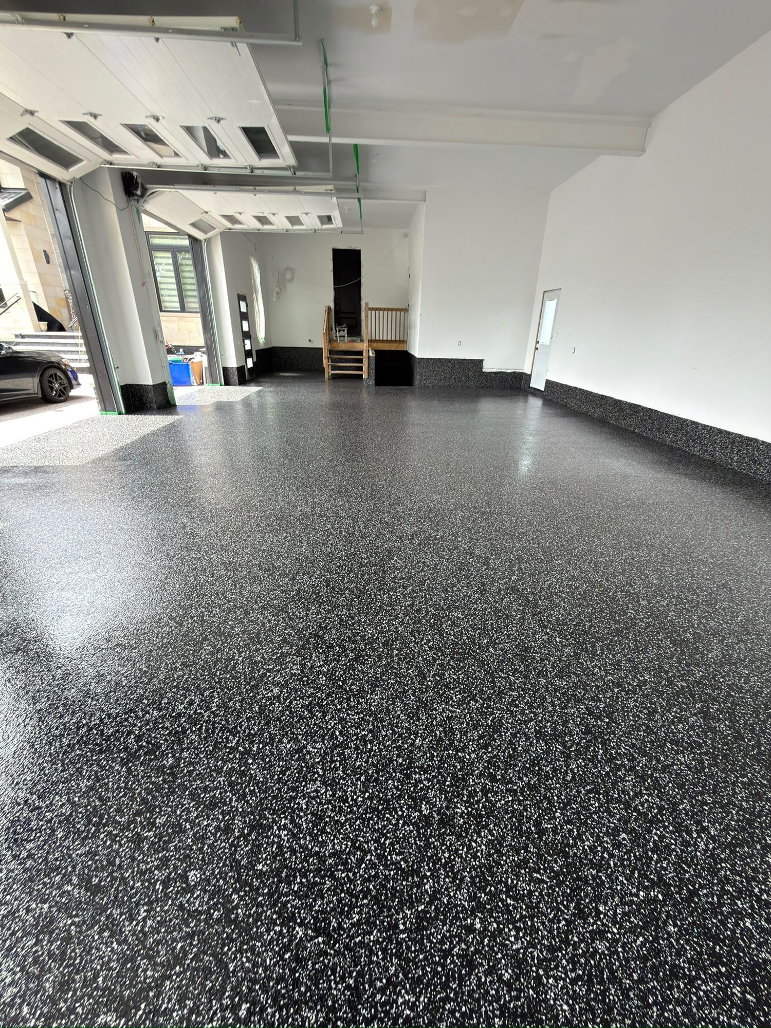 Commercial epoxy floor in a large workspace